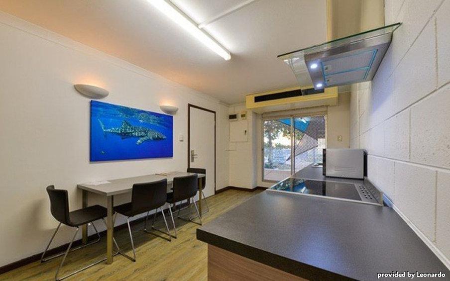 Sea Breeze Resort Эксмут Экстерьер фото