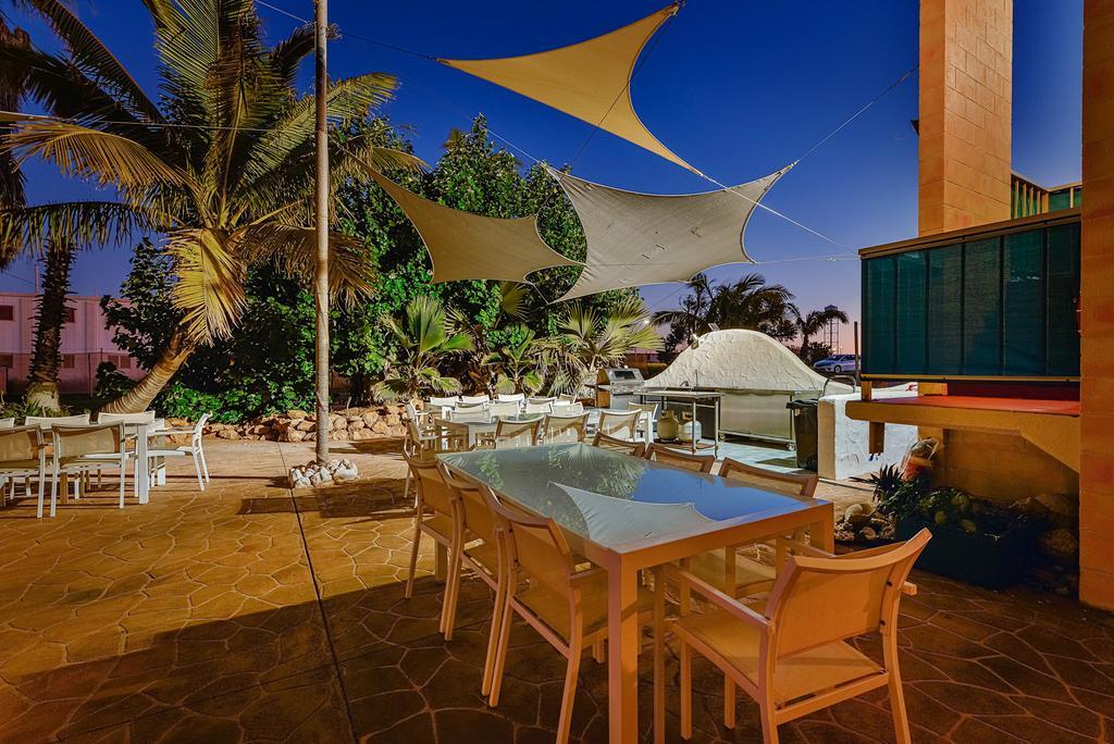 Sea Breeze Resort Эксмут Экстерьер фото