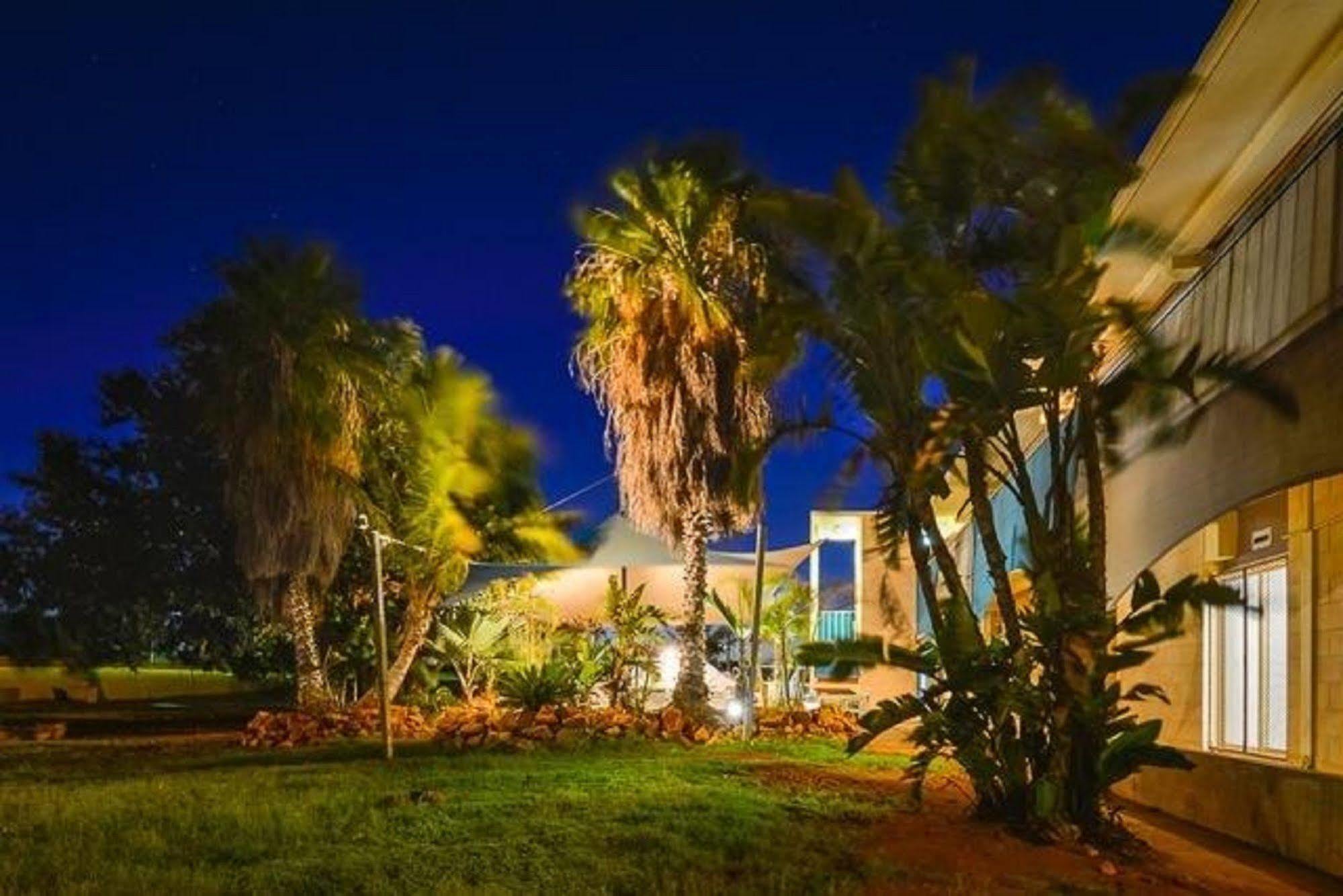 Sea Breeze Resort Эксмут Экстерьер фото