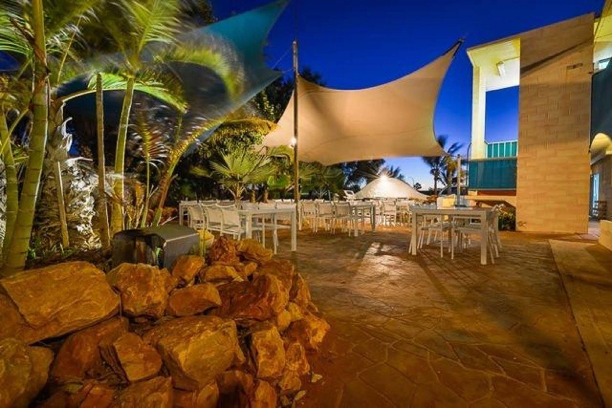 Sea Breeze Resort Эксмут Экстерьер фото