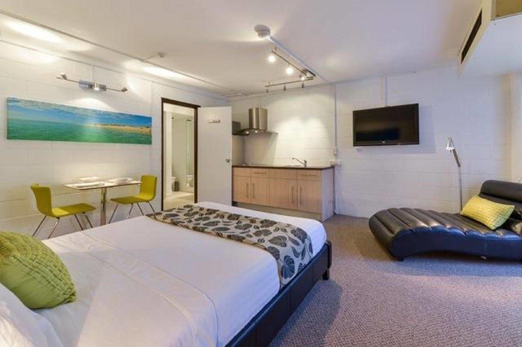 Sea Breeze Resort Эксмут Экстерьер фото
