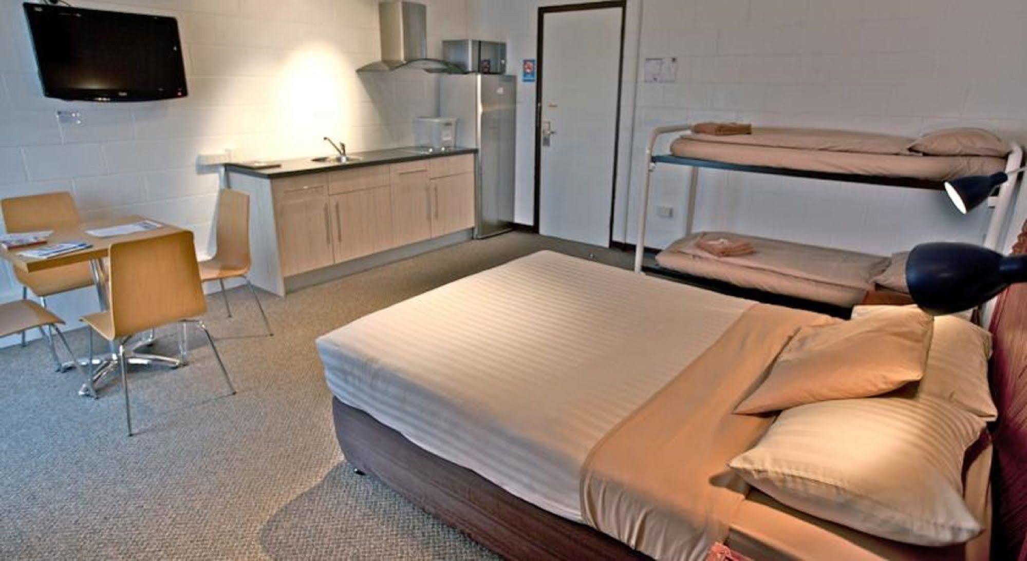 Sea Breeze Resort Эксмут Экстерьер фото