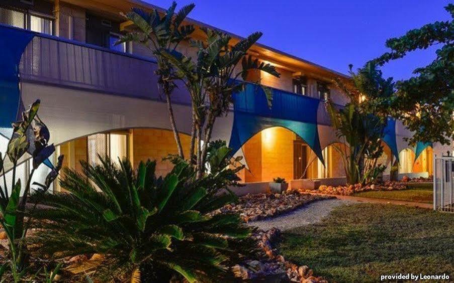 Sea Breeze Resort Эксмут Экстерьер фото