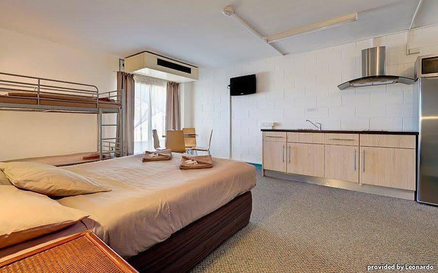 Sea Breeze Resort Эксмут Экстерьер фото