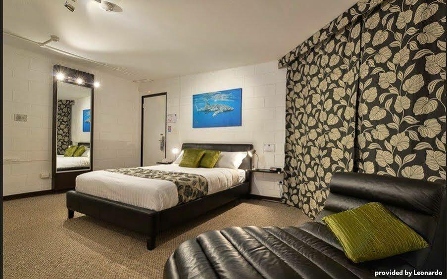 Sea Breeze Resort Эксмут Экстерьер фото